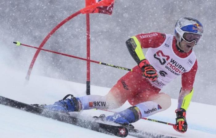 Le champion olympique de ski Odermatt remporte le GS affecté par les intempéries et égalise le coureur américain Ligety pour 24 victoires en carrière |