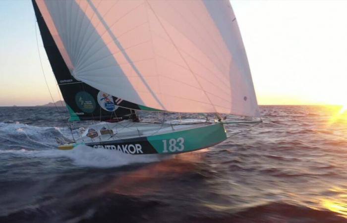 VIDÉO – A bord du voilier de Mikaël Mergui, skipper professionnel, avec des lycéens qui découvrent la vie à bord