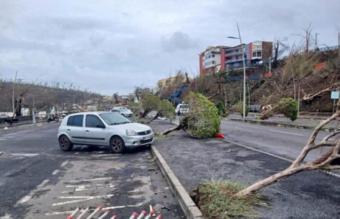 Le cyclone Chido à Mayotte a tué au moins 14 personnes ; le préfet craint “plusieurs centaines” voire “quelques milliers” de morts dans l’archipel