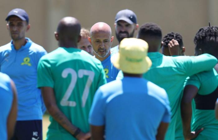 Le nouvel entraîneur des Sundowns, Cardoso, salue l’accueil chaleureux des joueurs avant le choc crucial du Raja