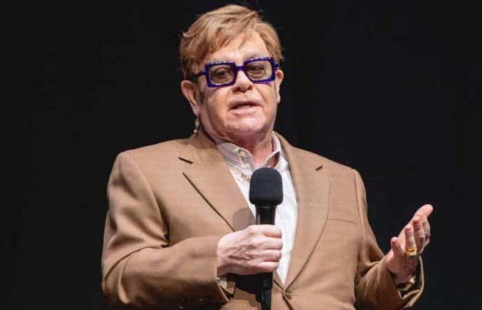 Elton John parle de sa rééducation