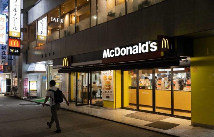 une écolière poignardée à mort dans un McDonald’s, une autre blessée