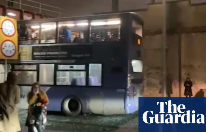 Huit blessés, dont un grièvement, après qu’un bus à impériale ait heurté un pont à Glasgow