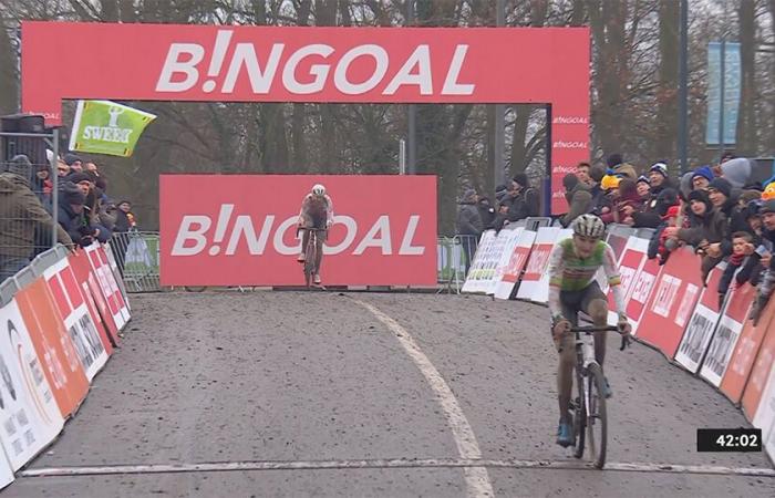 Spectacle à la Citadelle de Namur ! Vanthourenhout remporte la première victoire d’Aert depuis son retour après une chute au tour final