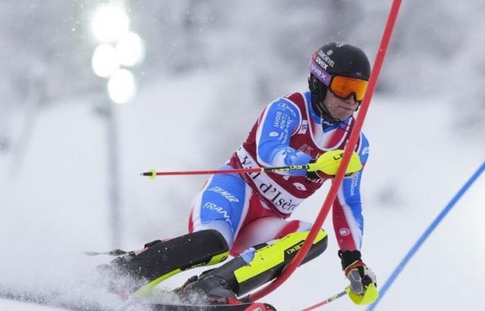 Steven Amiez prend surprise la tête du slalom de la Coupe du monde avec le champion olympique Clément Noël blessé | Sportif