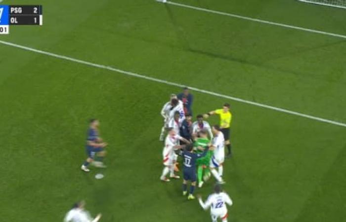 gros désaccord entre Donnarumma et Mikautadze après le but lyonnais