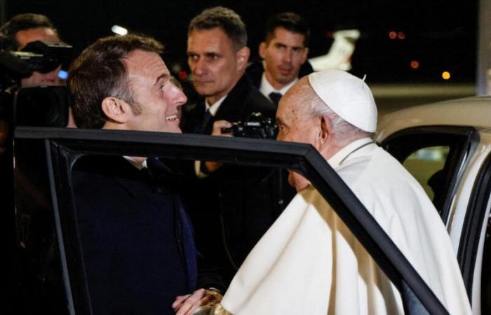 le souverain pontife s’est entretenu en privé avec Emmanuel Macron après avoir participé à une messe