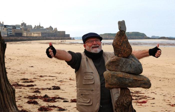 ses sculptures éphémères sur la plage défient les lois de la gravité