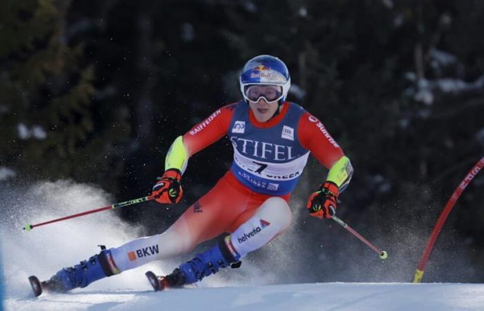 Marco Odermatt défie des conditions difficiles pour remporter une quatrième victoire consécutive en slalom géant de Val d’Isère