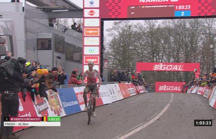 Spectacle à la Citadelle de Namur ! Vanthourenhout remporte la première victoire d’Aert depuis son retour après une chute au tour final