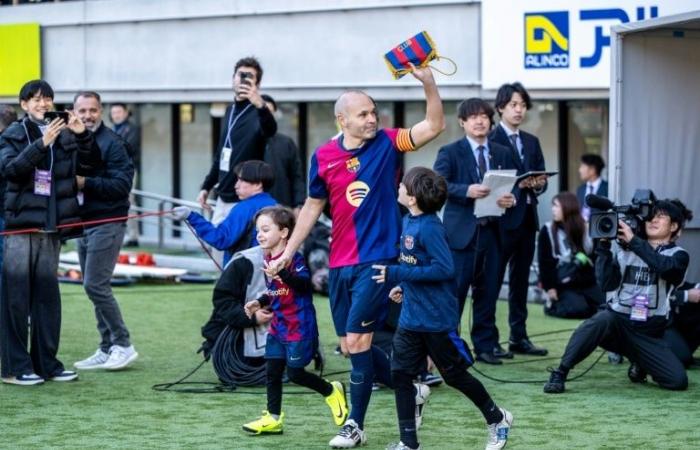 Andrés Iniesta fait également ses adieux au public de Tokyo