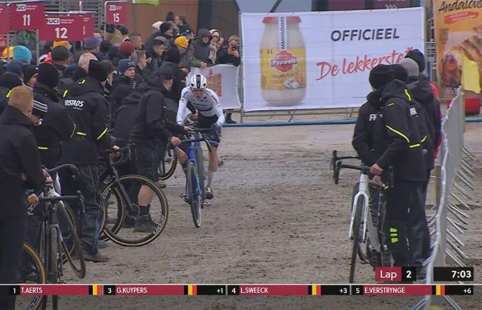 Spectacle à la Citadelle de Namur ! Vanthourenhout remporte la première victoire d’Aert depuis son retour après une chute au tour final