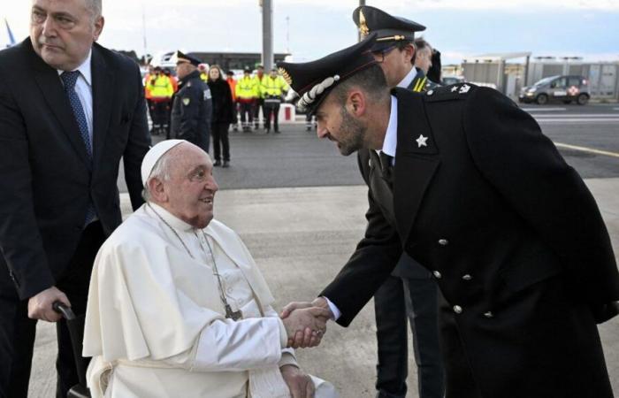 suivez le parcours historique du souverain pontife visitant l’île