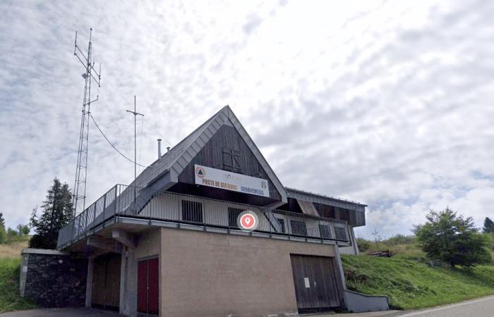 le poste de secours de la station de ski dévastée