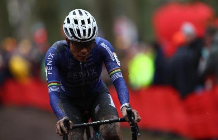 Ceylin Alvarado parvient à tenir tête à Lucinda Brand et remporte le Citadelcross Namur pour la deuxième année consécutive