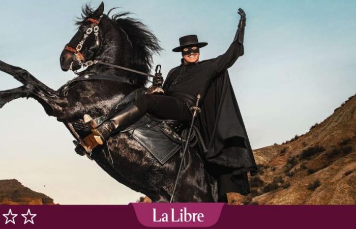 “Zorro”, le héros masqué, sous le costume un peu désabusé porté par Jean Dujardin