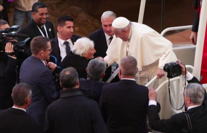 “C’est difficile de s’en remettre”, rêvent les parents après avoir vu le pape François bénir leur fils