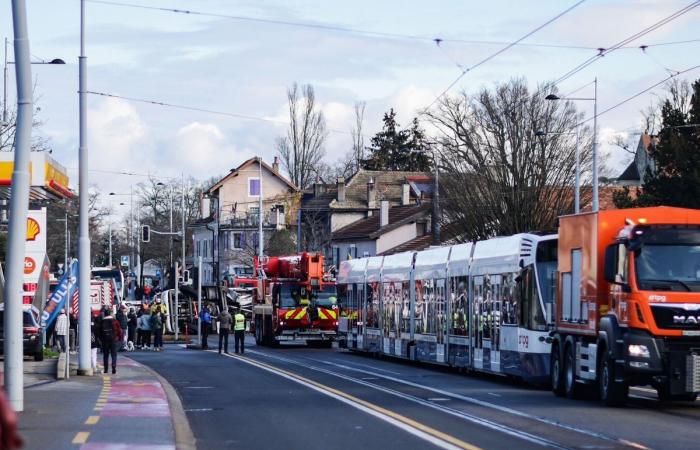 collision entre un tramway et un camion de pompiers à Onex