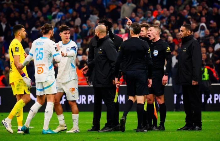 “Ce match aurait mérité un meilleur arbitrage”, tacle Roberto De Zerbi