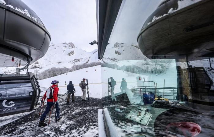 la neige et les skieurs présents pour le premier jour d’ouverture de la station