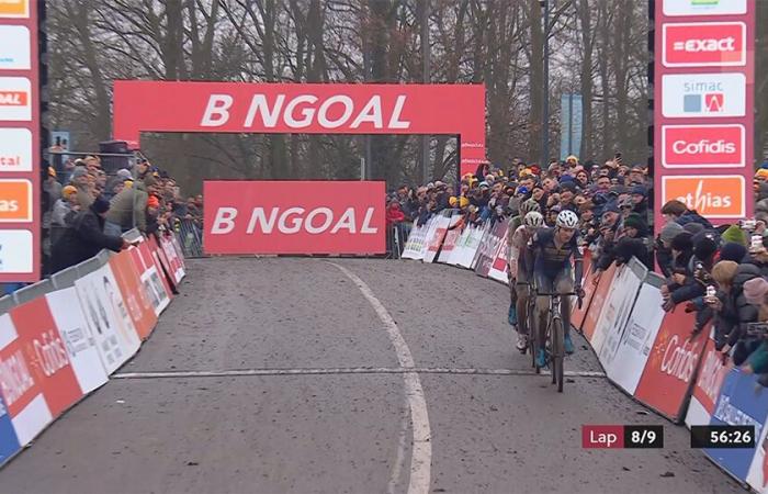 Spectacle à la Citadelle de Namur ! Vanthourenhout remporte la première victoire d’Aert depuis son retour après une chute au tour final