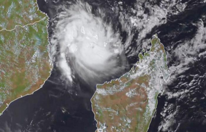 après Mayotte, le cyclone frappe le Mozambique et les Comores