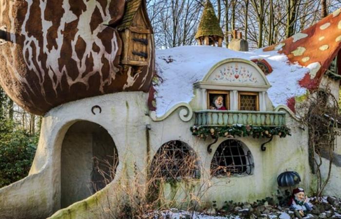 Film porno tourné à Efteling, l’actrice se promène dans la forêt des contes de fées