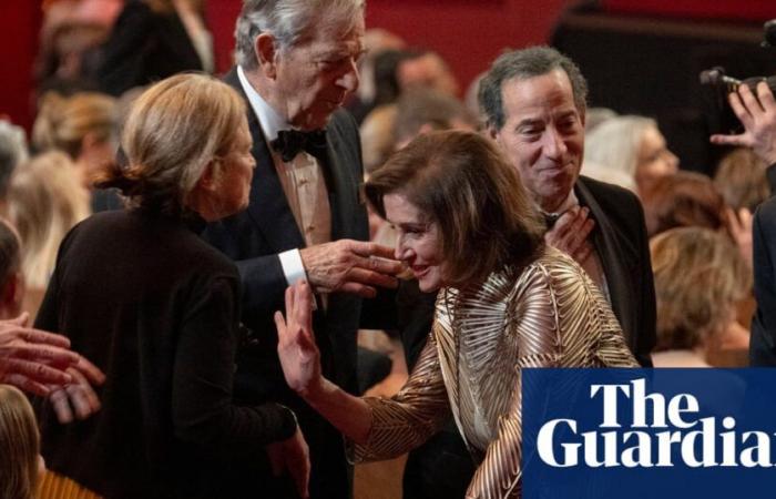 Nancy Pelosi subit une arthroplastie de la hanche en Allemagne après une chute au Luxembourg