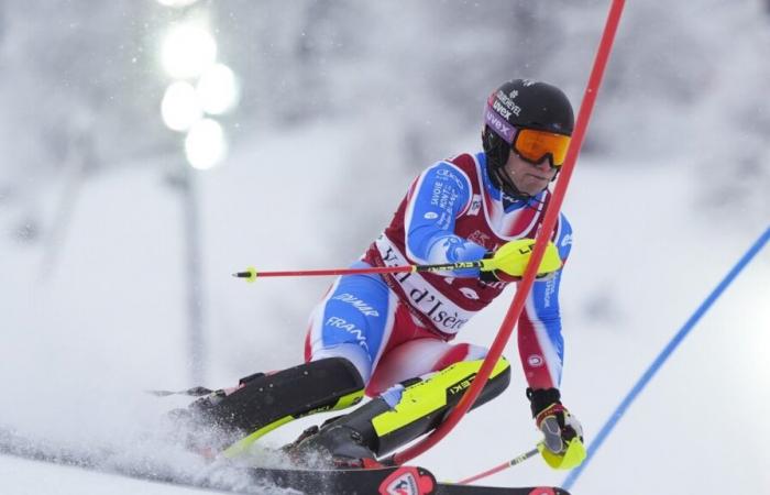 Steven Amiez prend surprise la tête du slalom de la Coupe du monde alors que le champion olympique Clément Noël est blessé