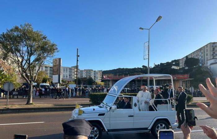 EN DIRECT – Le pape François est arrivé au baptistère Saint-Jean, première étape de son voyage