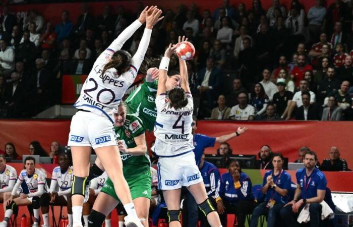 Les Bleues ont du mal à rester au contact… Suivez la petite finale de l’Euro de hand