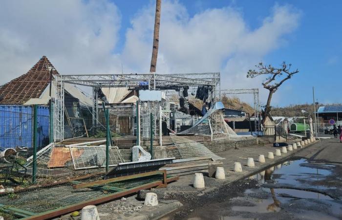 les difficultés de rétablissement des réseaux après le passage du cyclone Chido à Mayotte