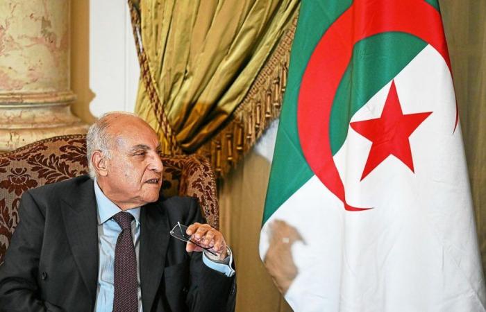 L’Algérie accuse la France de tentatives de “déstabilisation”, affirment les médias algériens