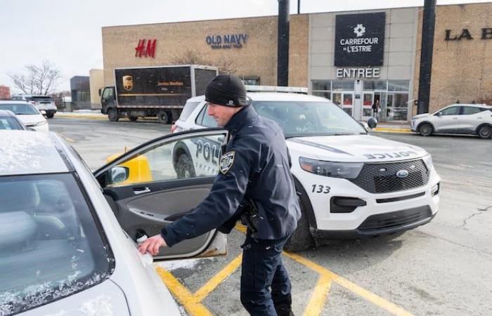 Surveillance policière renforcée autour des centres commerciaux