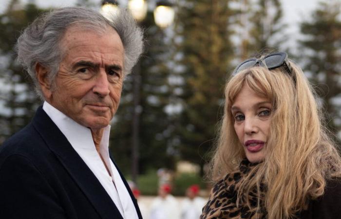 Arielle Dombasle dévoile son rituel amoureux avec Bernard-Henri Lévy : “Le soir, on aime…”