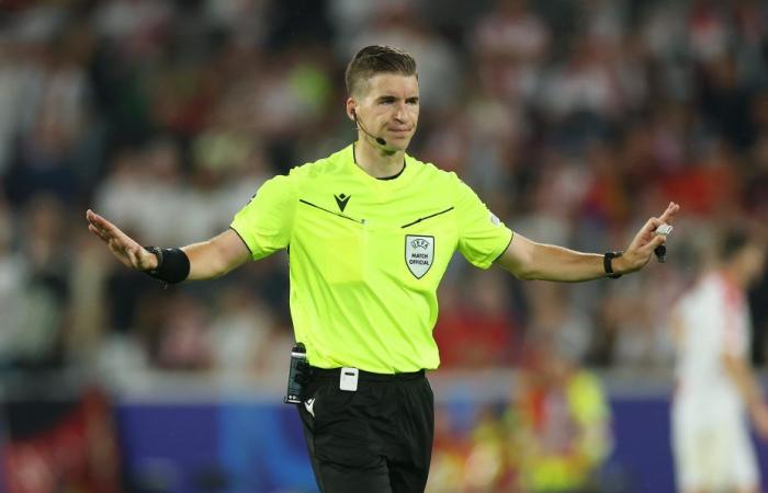 L’arbitre du match révélé, beaucoup de cartons jaunes et de pénalités