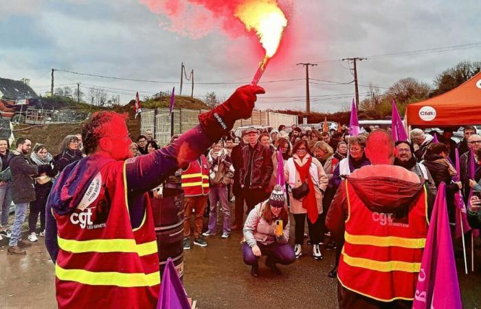 Devant les Genêts d’or, près de Morlaix, 150 salariés médico-sociaux mobilisés pour leurs « conditions de travail »