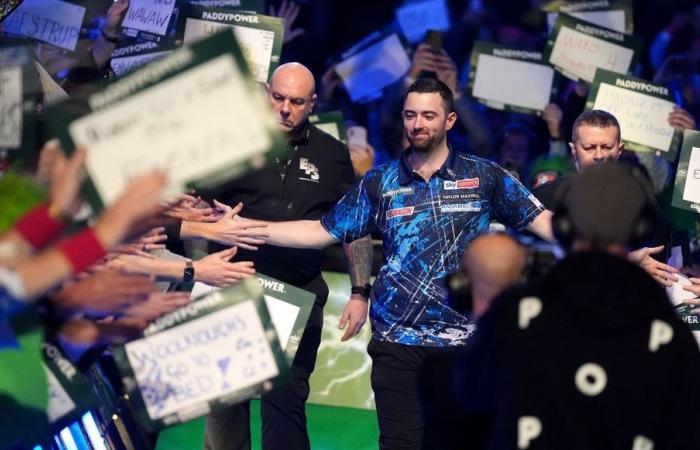 Luke Humphries montre sa classe avec le message de Wayne Mardle après le décès de la femme d’un expert du Championnat du monde de fléchettes