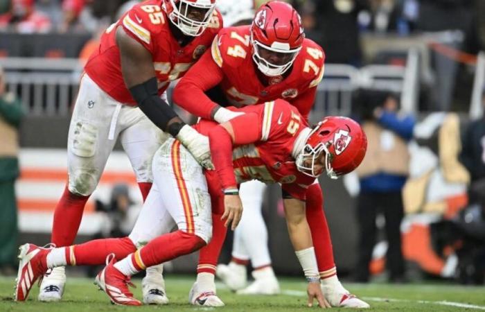 Le QB des Chiefs ne sait pas s’il pourra jouer lors de la semaine 16 après s’être blessé à la cheville contre les Browns