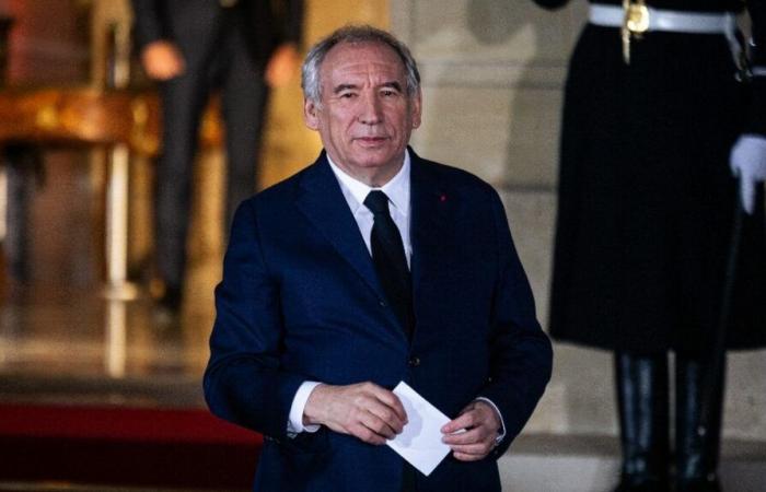 François Bayrou débute ses consultations à Matignon depuis le Rassemblement national