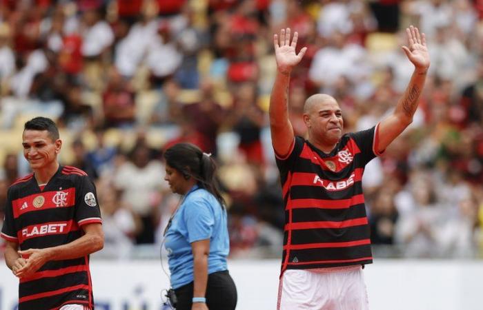 La légende brésilienne Adriano prend sa retraite lors d’un match en son hommage