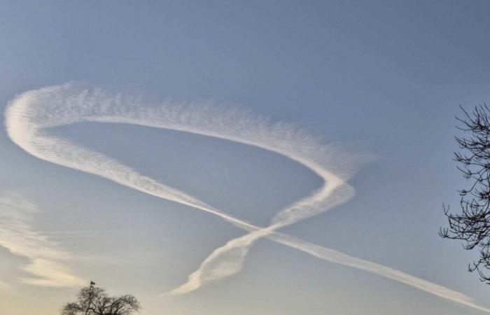 Le symbole des otages formé dans le ciel israélien