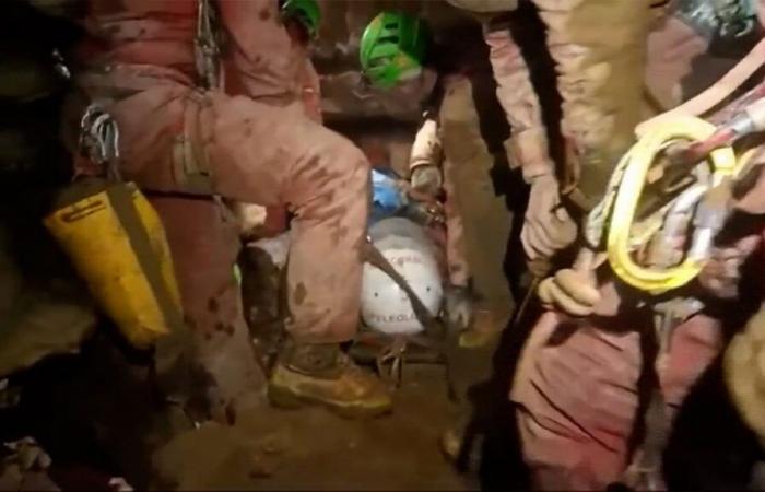 Une spéléologue italienne coincée à 580 mètres sous terre : des « opérations longues et difficiles » pour la sauver