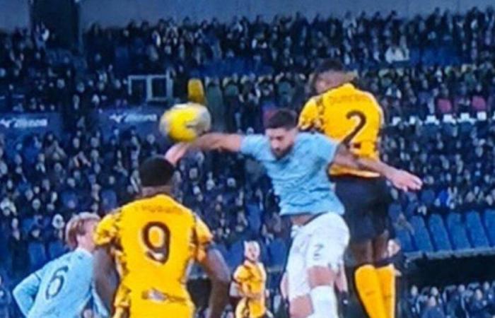 Penalty pour handball de Gigot dans la Lazio-Inter et but de De Vrij refusé : polémique, que s’est-il passé