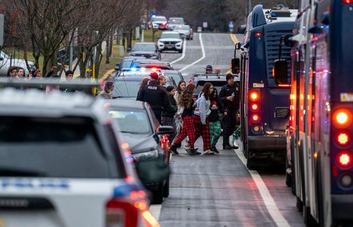 La police enquête sur comment et pourquoi une jeune fille de 15 ans s’est fait utiliser une arme à feu pour tuer 2 personnes et en blesser plusieurs autres dans son école chrétienne