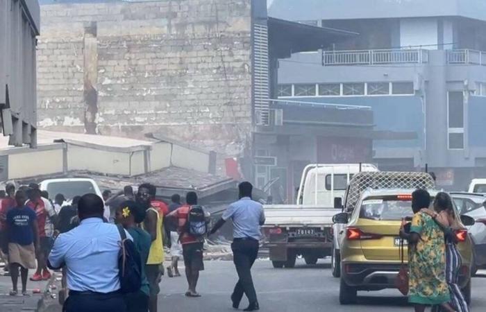 Un puissant tremblement de terre fait au moins 14 morts et une course contre la montre pour retrouver des survivants