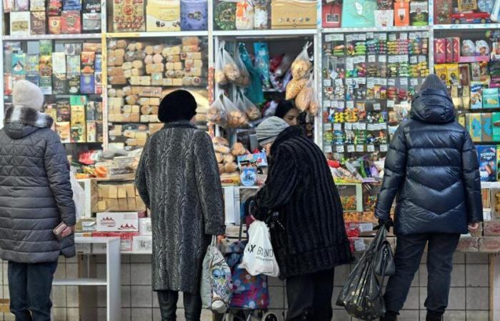 « Champanskoye » et zakuskis s’envolent le soir du Nouvel An, les Russes étranglés par l’inflation