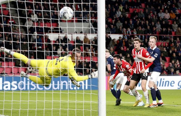 Lozano et Pepi donnent le score au PSV 2-0 contre le Koninklijke HFC • Schouten et Veerman titulaires