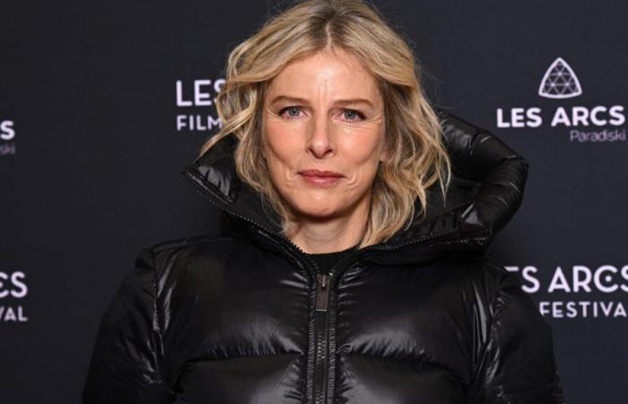 Karin Viard donne de ses nouvelles après sa chute à skis et son évacuation sur civière