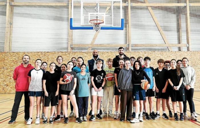 Les basketteurs pro Milan Milovanovic et Jamar Abrams professeurs d’une journée au collège Jean-Marie Le Bris de Douarnenez